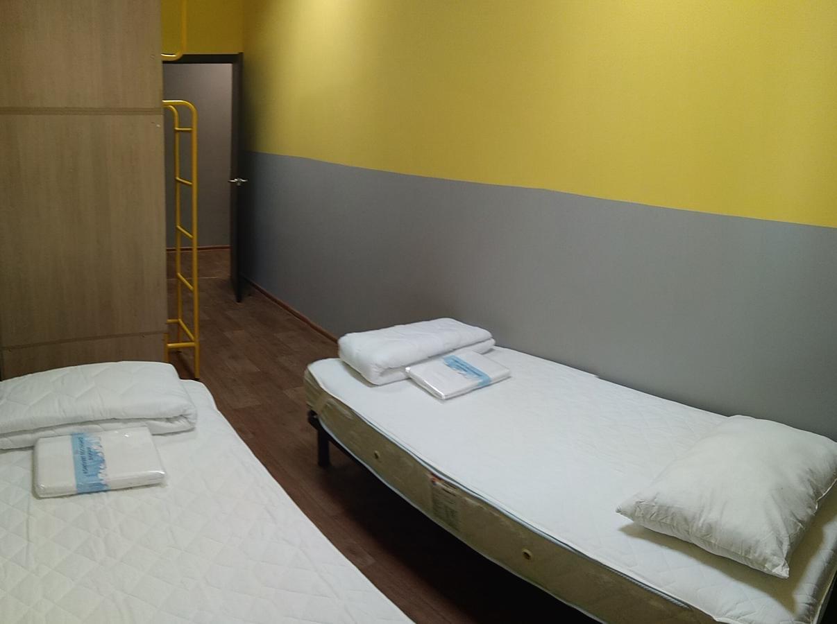 Hello Yellow Hostel Днепър Екстериор снимка
