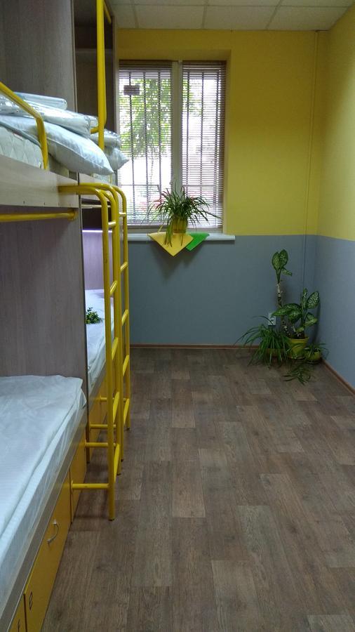 Hello Yellow Hostel Днепър Екстериор снимка