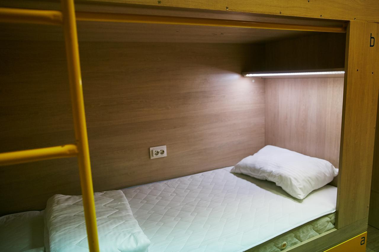 Hello Yellow Hostel Днепър Екстериор снимка