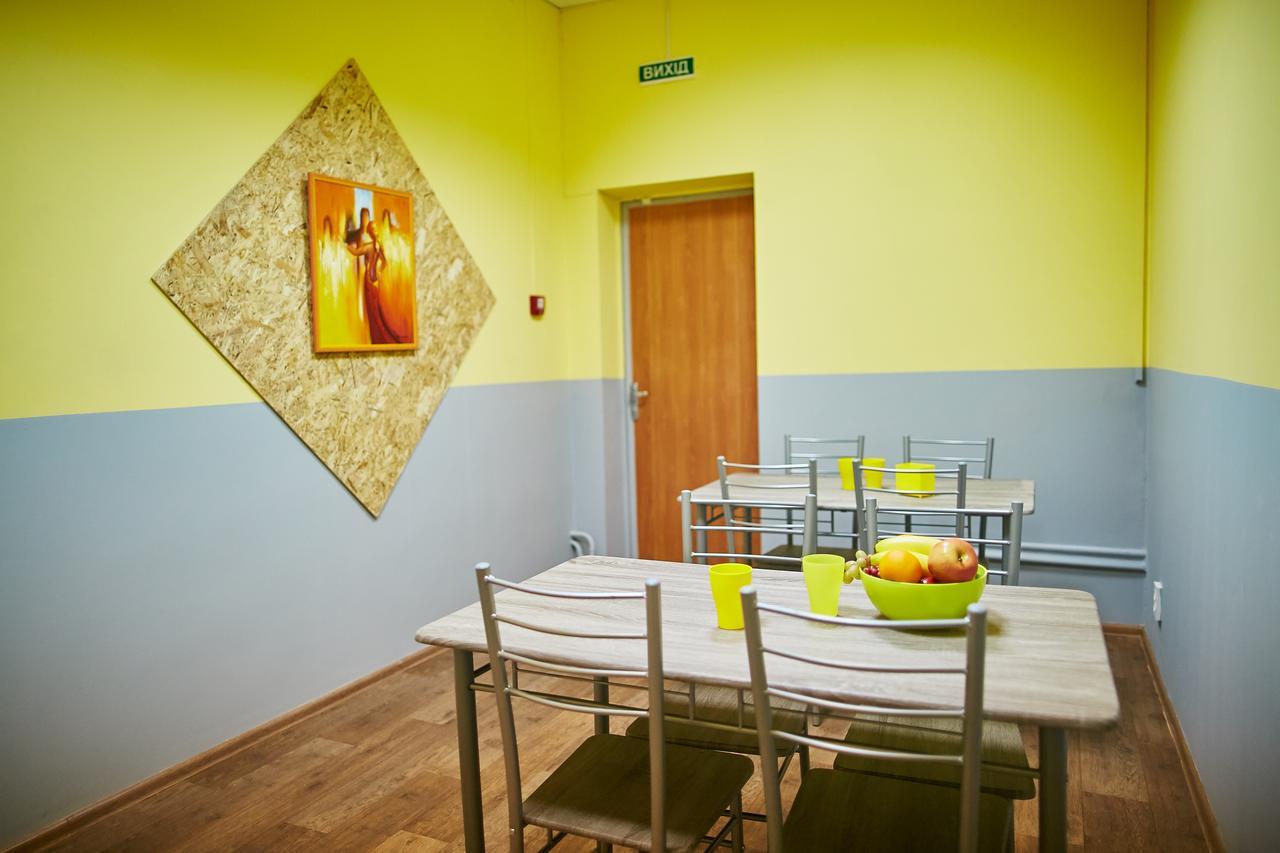 Hello Yellow Hostel Днепър Екстериор снимка
