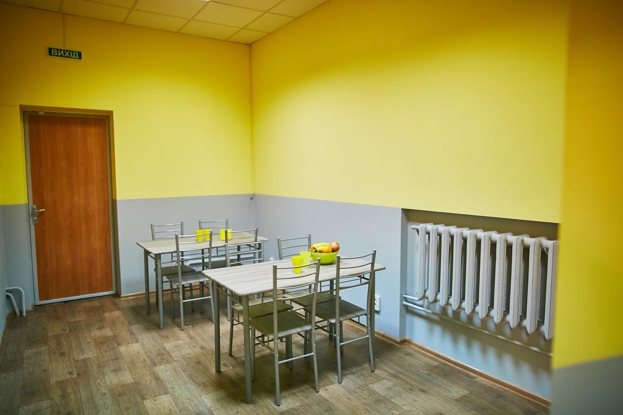 Hello Yellow Hostel Днепър Екстериор снимка