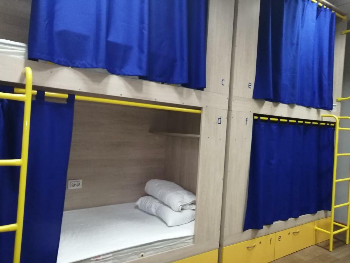 Hello Yellow Hostel Днепър Екстериор снимка