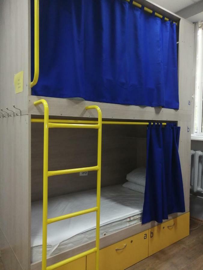 Hello Yellow Hostel Днепър Екстериор снимка