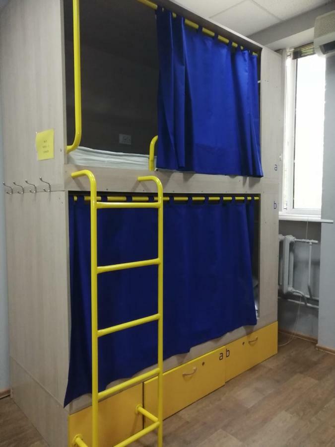 Hello Yellow Hostel Днепър Екстериор снимка